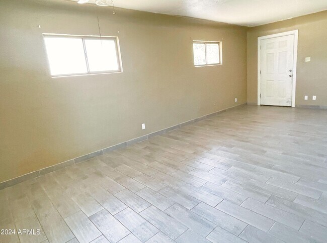 Foto del edificio - 2138 E Turney Ave