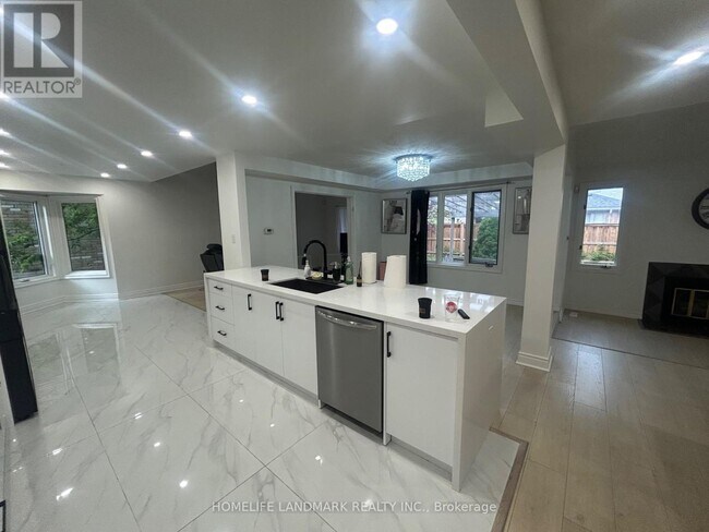 Building Photo - 118 Orkney Pl