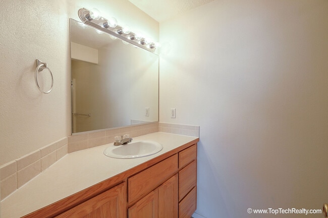 Building Photo - 6554 NE Forest Ln