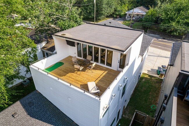 Building Photo - 1611B Cahal Ave