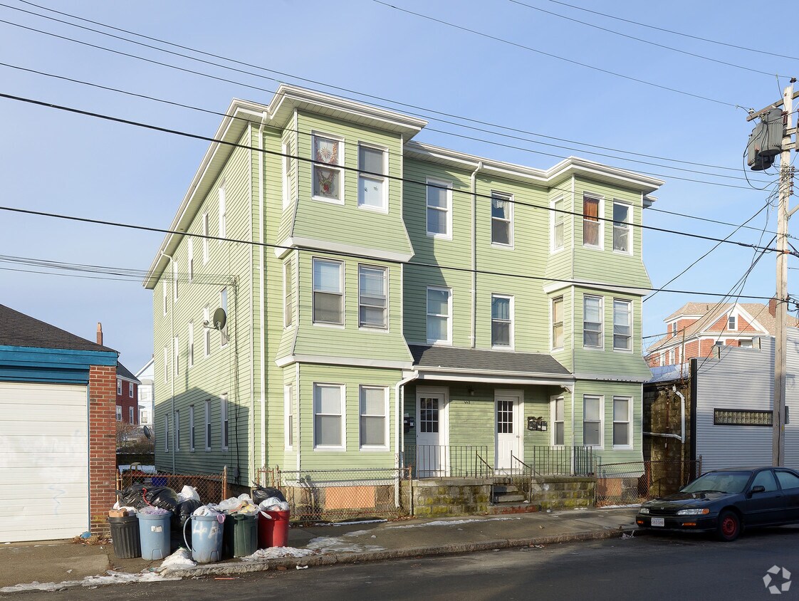 Primary Photo - 443 Bolton St