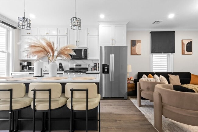 Building Photo - 3316 Summit Ave