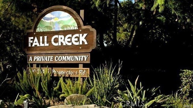 Foto principal - 388 S Prospectors Rd