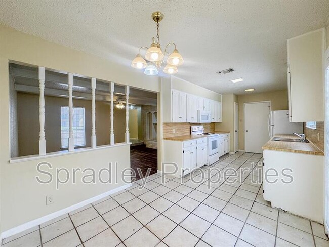 Building Photo - 1803 Forest Trail