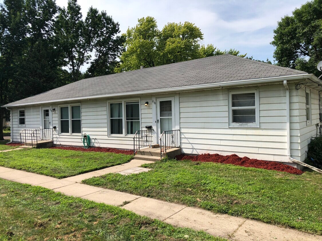 210 Christensen St, North Mankato, MN 56003 Townhouse for Rent in
