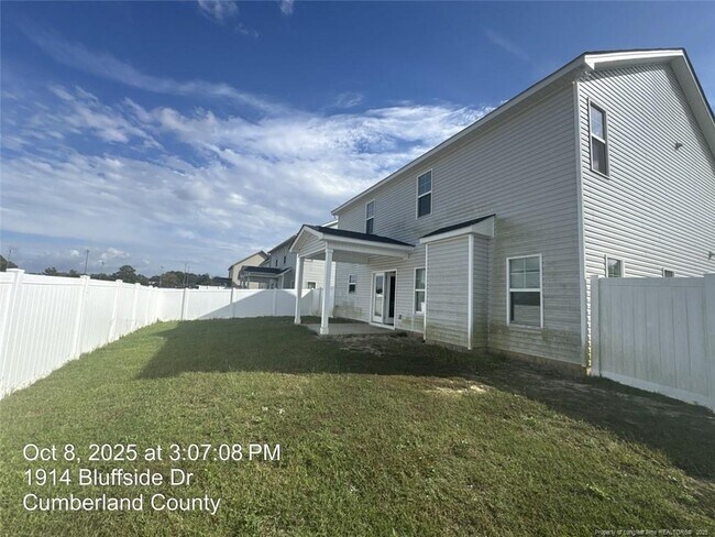 Building Photo - 1914 Bluffside Dr
