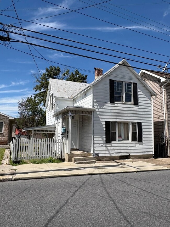 Building Photo - 131 West St