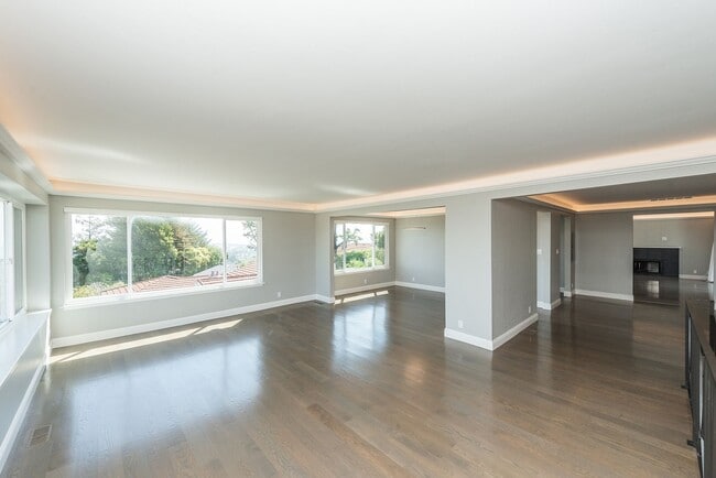 Building Photo - Updated 4 Bed / 2.5 Ba Home in Millbrae Mi...