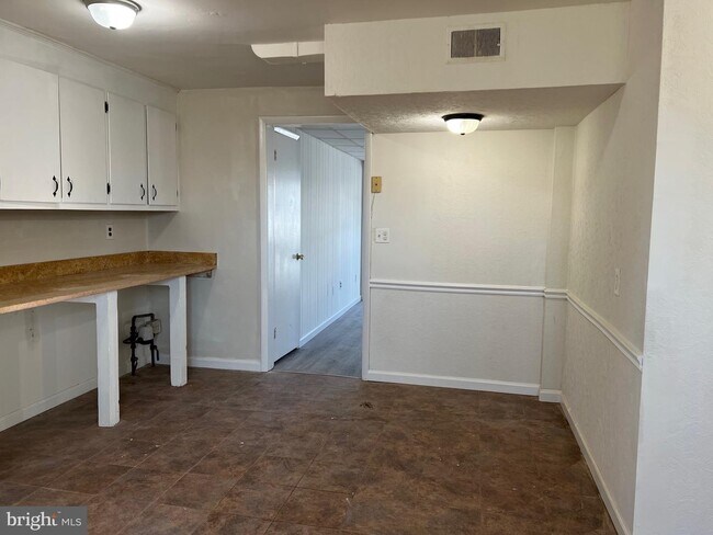 Building Photo - 327 Delaware Cir