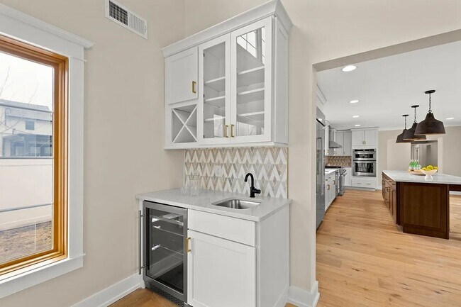 Foto del edificio - 5 Bed 5 Bath Single Family Home in Edgeworth