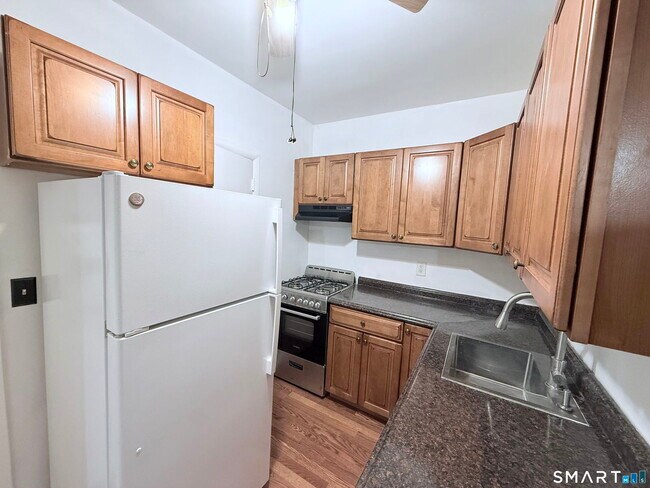 Photo - 140 Woodside Green Apartment