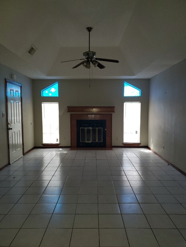 Building Photo - 1805 White Tail Dr