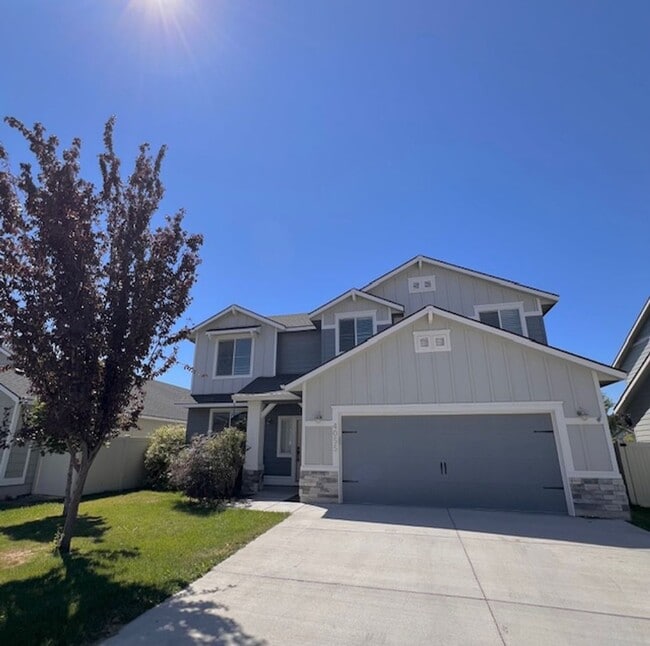 Building Photo - Beautiful 4 Bed, 2.5 Bath Plus Office in S...