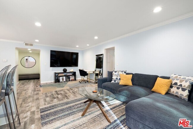 Foto del edificio - 1734 N Fuller Ave