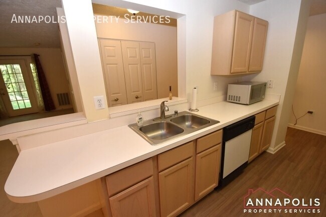 Building Photo - 2058 quaker way #3