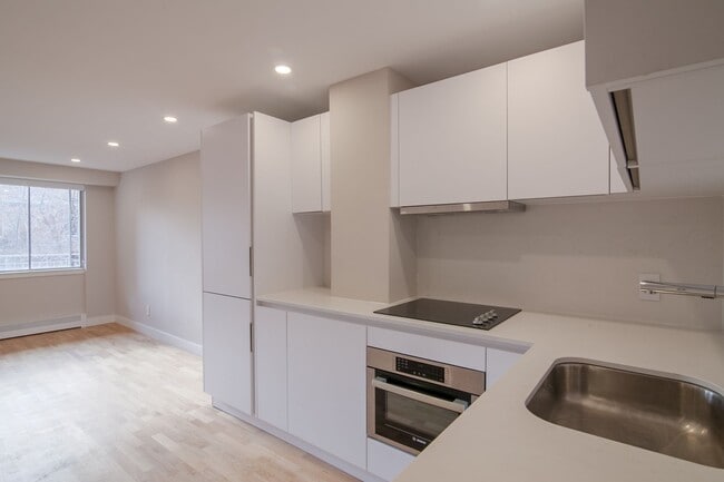 Building Photo - 3460 Rue Durocher