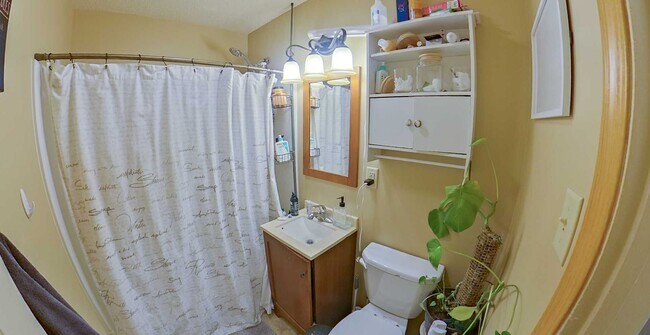 Foto del edificio - 3D Tour Available - Washer & Dryer Included + Pet-Friendly + Off-Street Parking! Available March ...