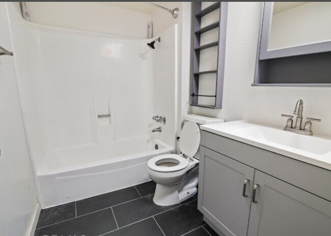 full bath - 1890 S Cochran Ave