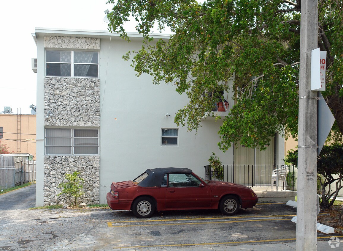 Primary Photo - 1253 NW 6th St