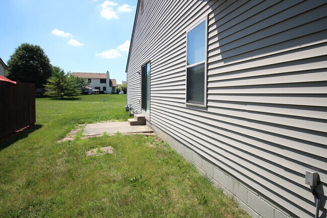 Building Photo - 2 bedroom ranch, duplex