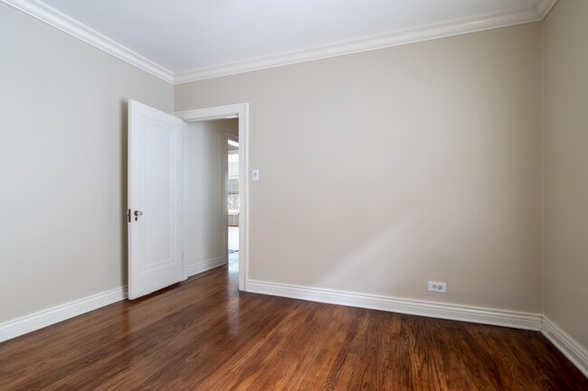 Building Photo - 732 Hinman Ave