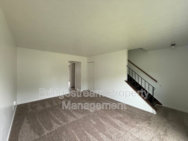 Building Photo - 955 Taylorsview Dr
