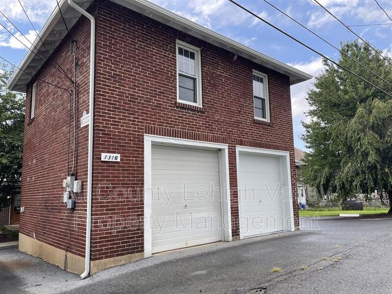 Primary Photo - 1316 Easton Ave