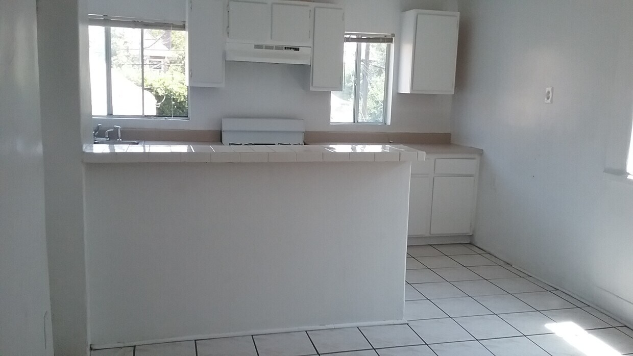 2648 Cocina - 2648 Orchard Ave