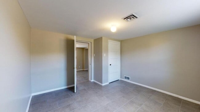 Building Photo - 2929 Floral NW