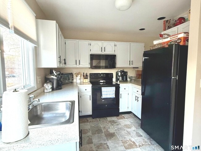 Building Photo - 19 Wadhams Ave