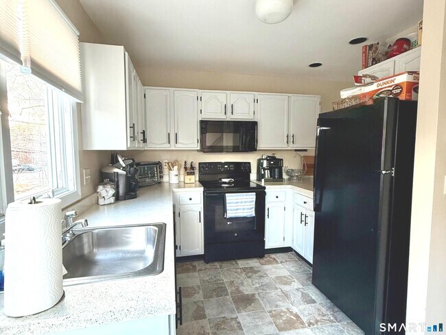 Foto del edificio - 19 Wadhams Ave