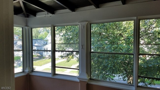Building Photo - 13 Boyden St