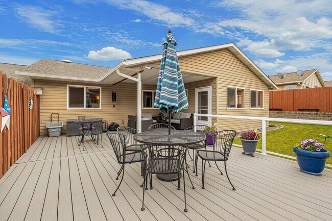 Building Photo - Beautiful 2 Bed 2 Bath Condo with 2 Bonus Rooms