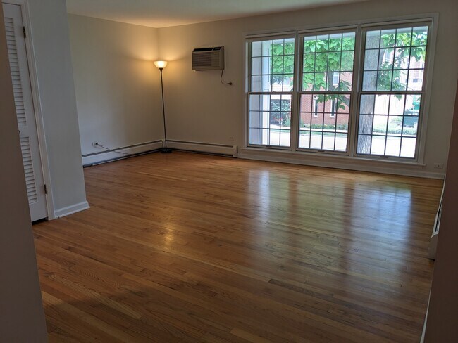 Foto del edificio - 1777 Dewes St