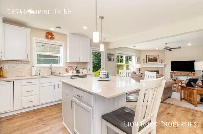 Foto del edificio - 13946 Lupine Trail NE