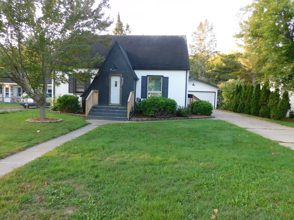 Primary Photo - 1802 Pine St