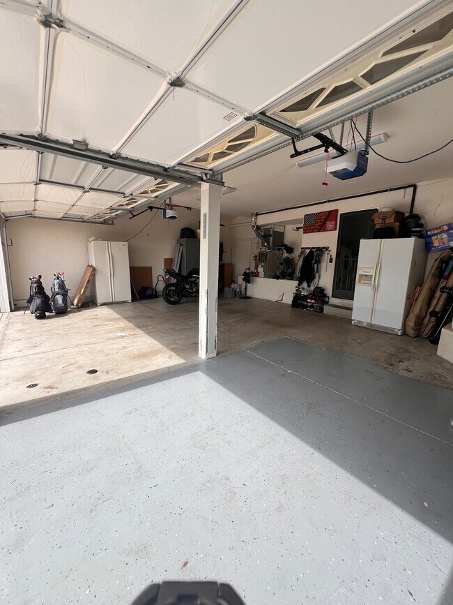 garaje para 3 coches - 1047 Southview Cir