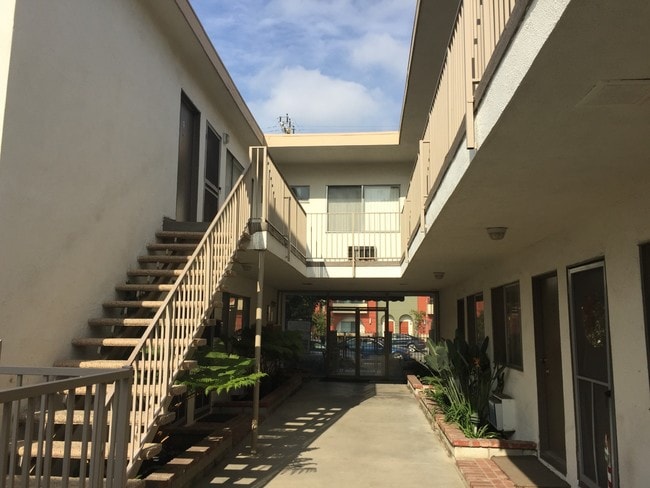 Foto del edificio - Magnolia Apartments - Your Sherman Oaks Retreat!