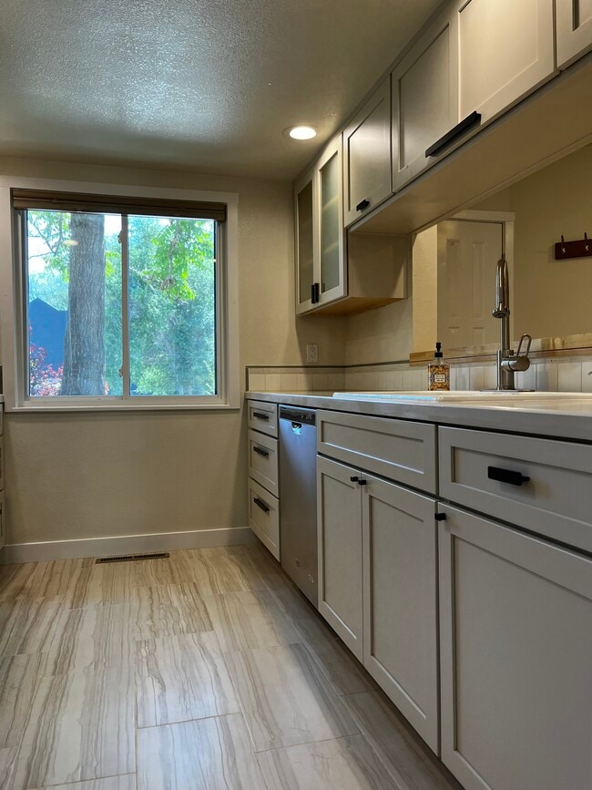 Building Photo - 2979 Shady Holw E