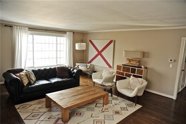 Foto del edificio - 129 Fox Hill Dr