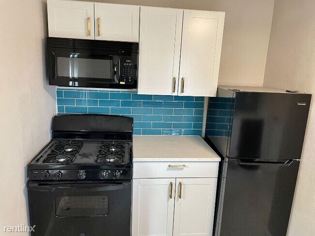 Building Photo - 2 br, 1 bath Townhome - 1168 N Gladstone Ave