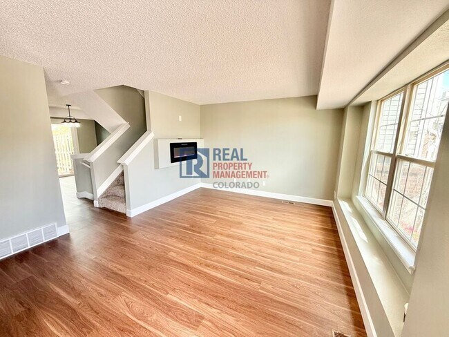 Foto del edificio - 3805 Smoke Tree Dr