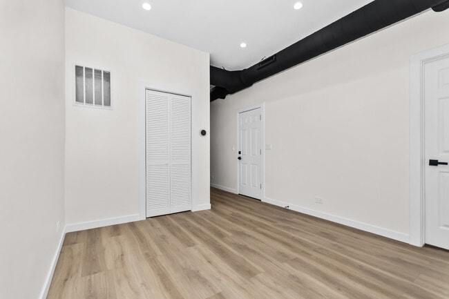 Building Photo - 1721 W Pierce Ave