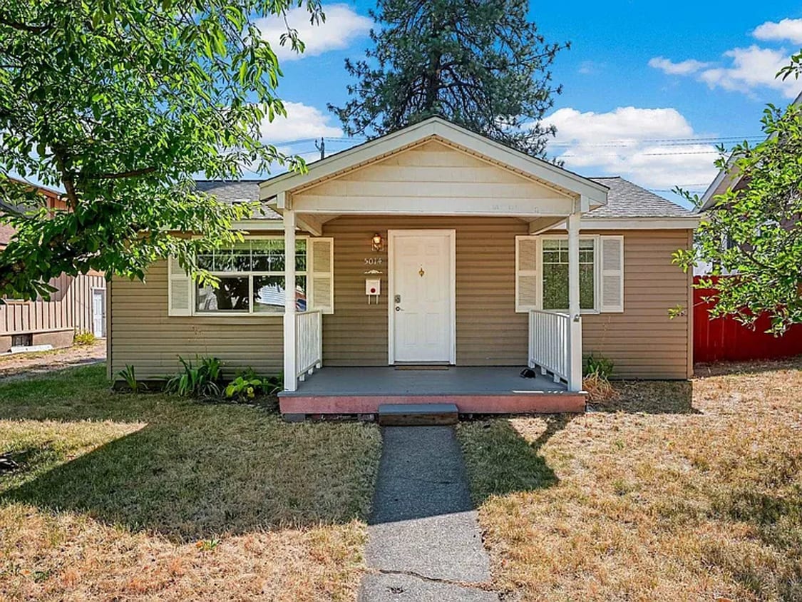 Primary Photo - Charming 2 Bed, 1 Bath Rancher w/ Garage! ...