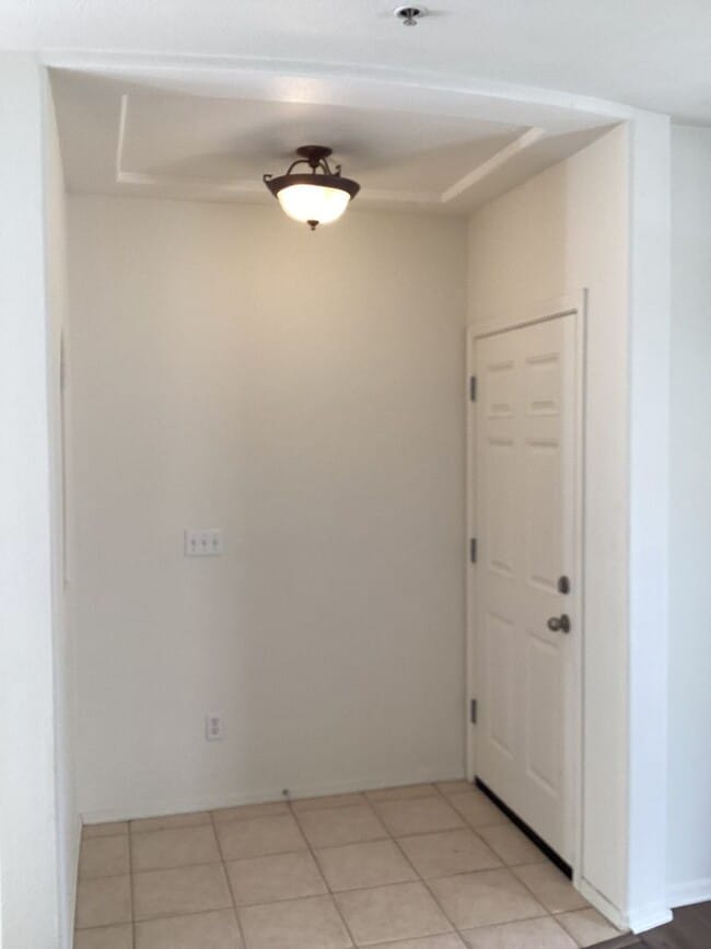 Building Photo - Oak Creek Villas Downstairs Condo