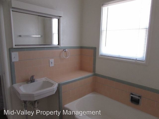 Foto del edificio - 2 br, 1 bath House - 329 W. Inyo Avenue