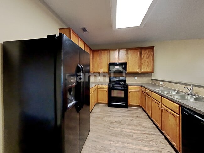 Foto del edificio - 4719 Blue Spruce Hill St