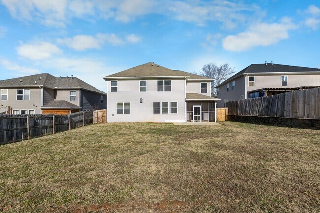 Building Photo - Immaculate 5-bedroom Paradise!