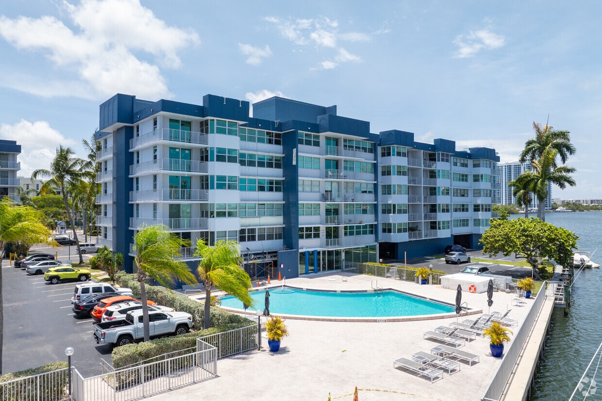 Primary Photo - The Reef Club