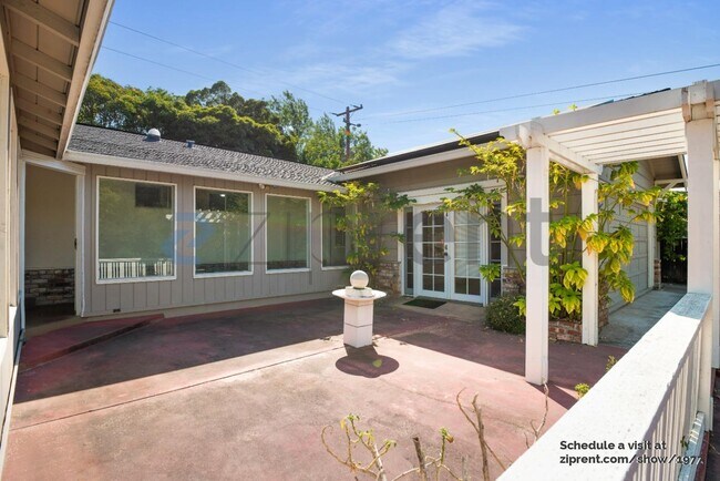 Building Photo - 10609 Creston Dr